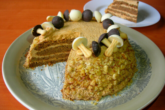 Walnut-Coffee Cake With Boiled Condensed Milk