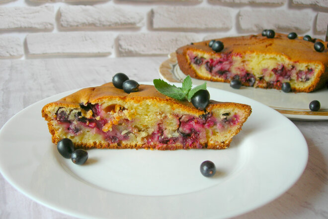 Sour Cream Pie With Black Currant