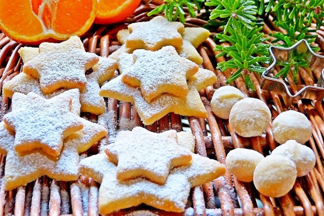 Sand Pyramid Cookies With Jam