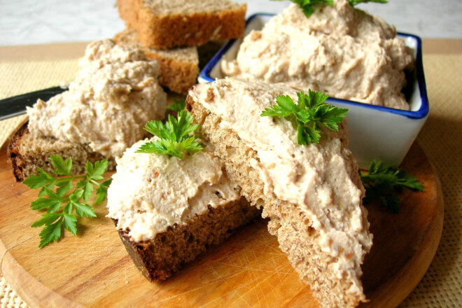 Egg Pate With Onions And Walnuts