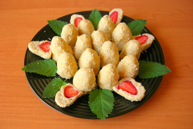 Biscuits Without Baking With Cottage Cheese And Strawberries