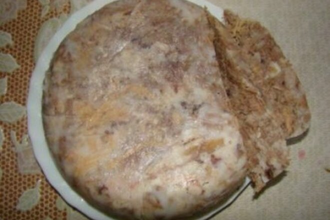 Pork Head Saltison With Garlic In Gauze