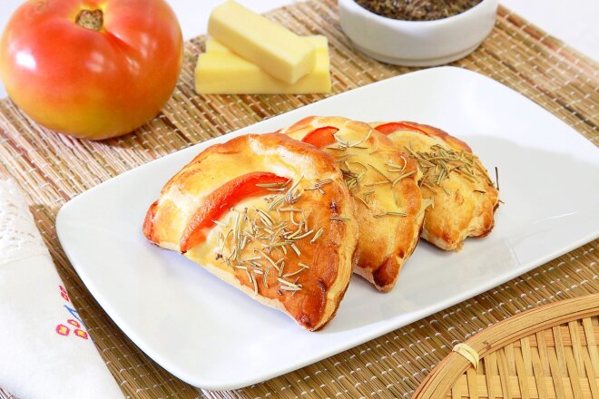 Calzone Mini Pizzas With Salami And Ricotta