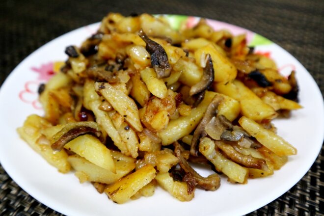 Fried Potatoes With Mushrooms And Onions
