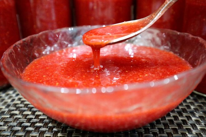 Grated Strawberries With Sugar For The Winter Without Cooking