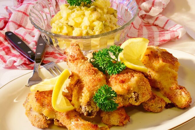 Chicken Legs In Breadcrumbs With Garlic And Hot Pepper