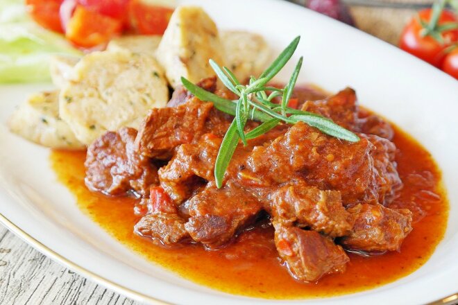 Hungarian Beef Goulash With Tomatoes And Bell Peppers