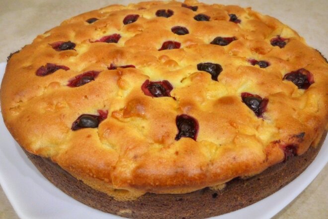 Two-Layer Pie On Kefir With Apples And Berries