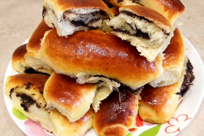 Butter Buns With Poppy Seeds From Yeast Dough