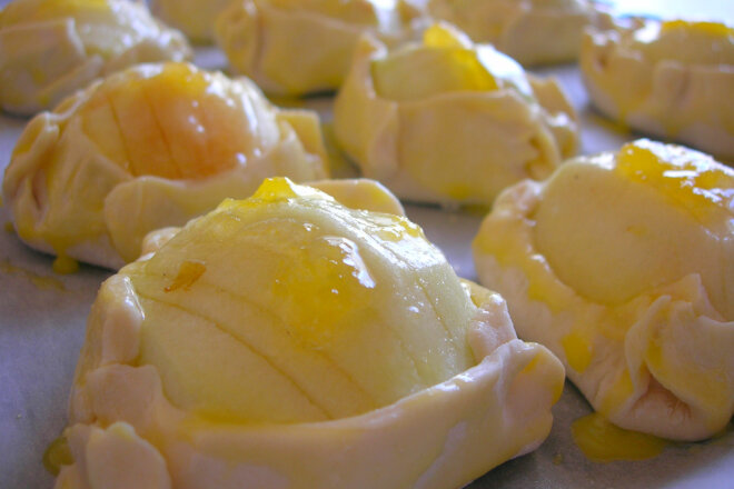 Open Puffs With Apples And Pre-Made Dough Jam