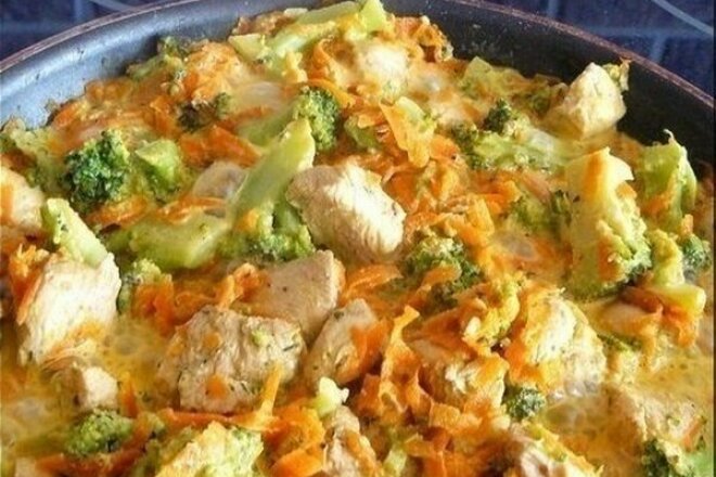 Chicken With Carrots And Broccoli, Stewed In Cream