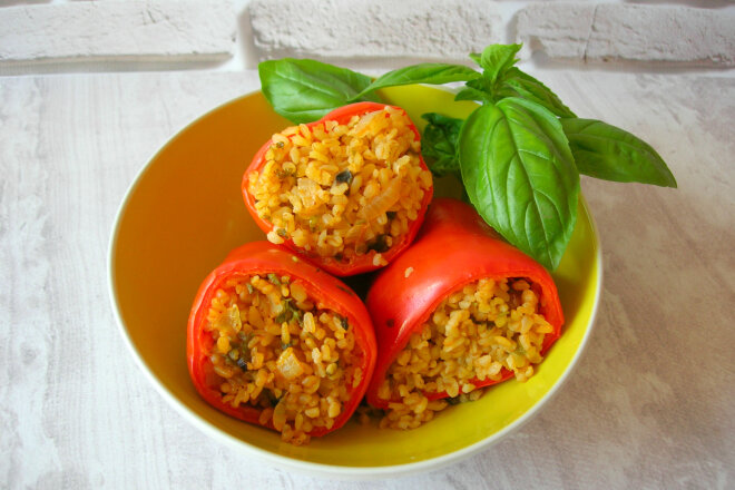 Pepper Stuffed With Bulgur, Mushrooms, Mint And Raisins
